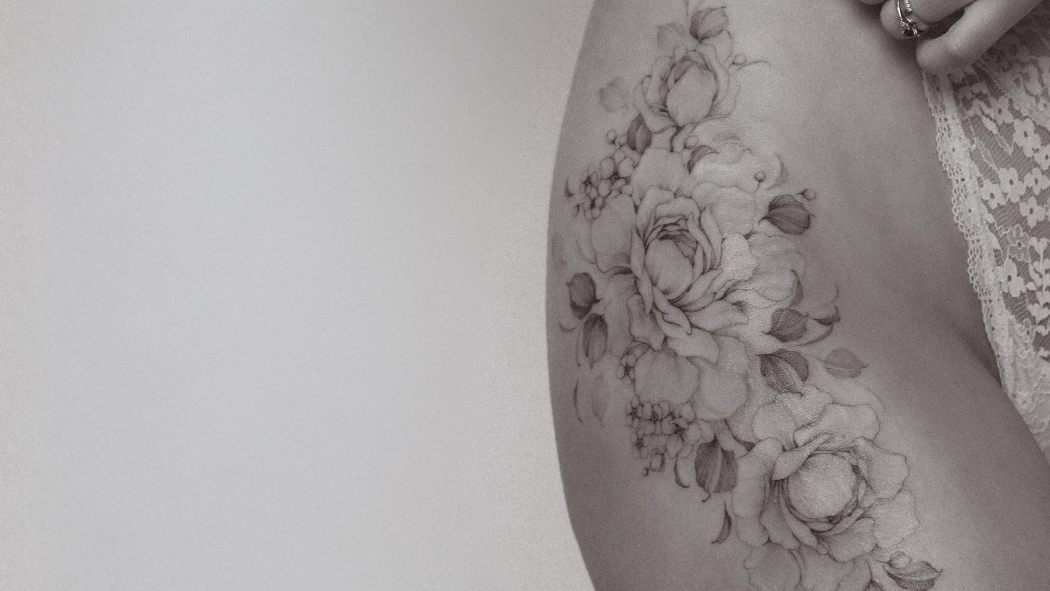 Nia Tattooing — fine line tattoo ukázka