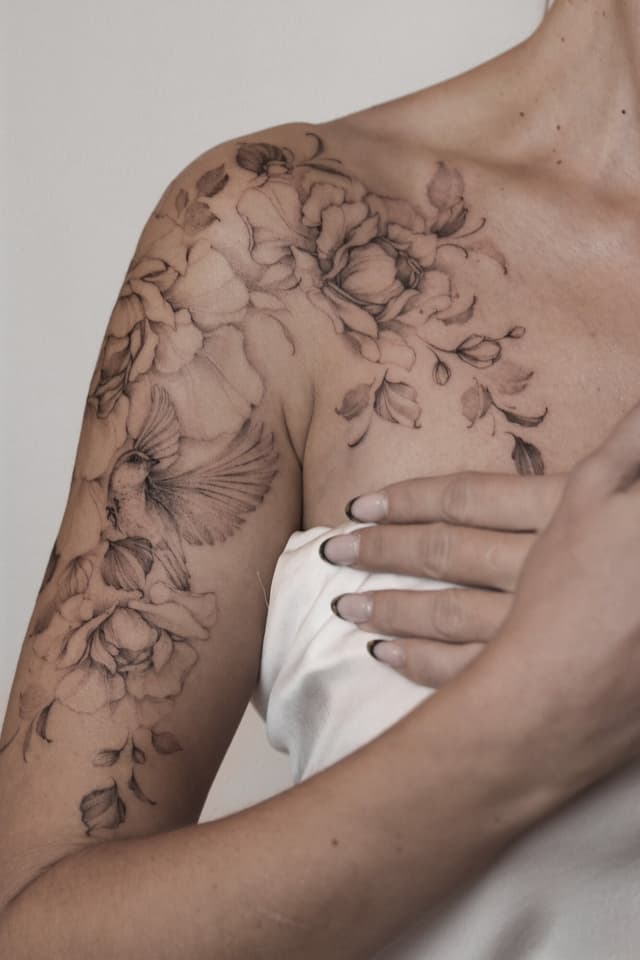 Nia Tattooing — fine line