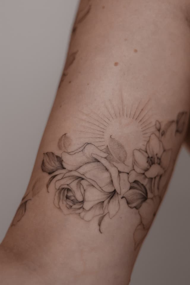 Nia Tattooing — fine line