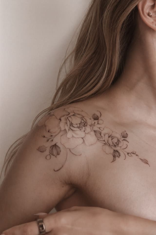 Nia Tattooing — fine line